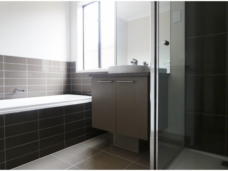 24 Wonder Street, Officer VIC 3809