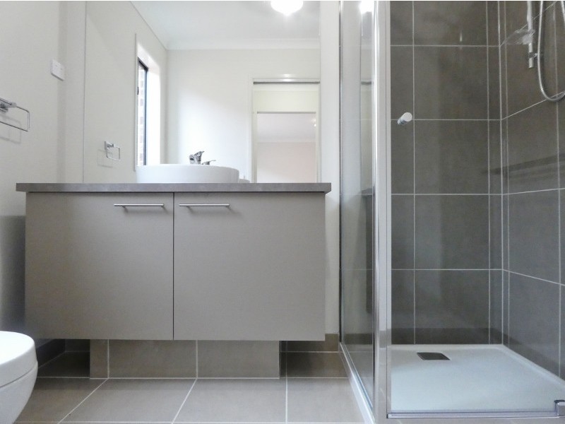 24 Wonder Street, Officer VIC 3809