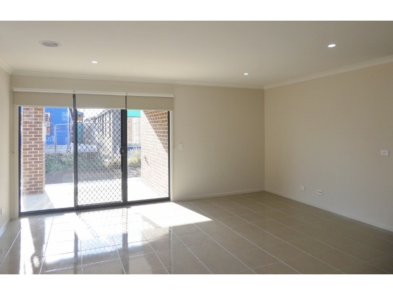 24 Wonder Street, Officer VIC 3809