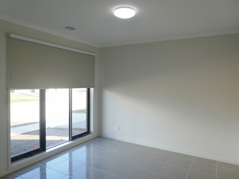 24 Wonder Street, Officer VIC 3809