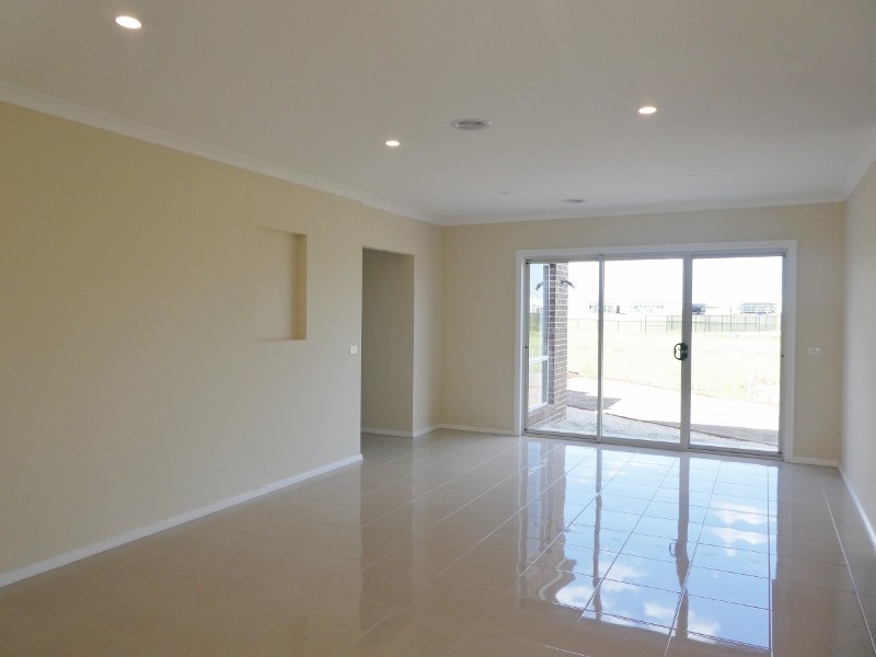 36 Broad Oak Drive, Cranbourne East VIC 3977