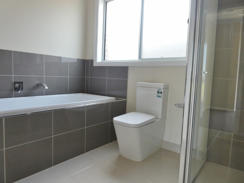 36 Broad Oak Drive, Cranbourne East VIC 3977