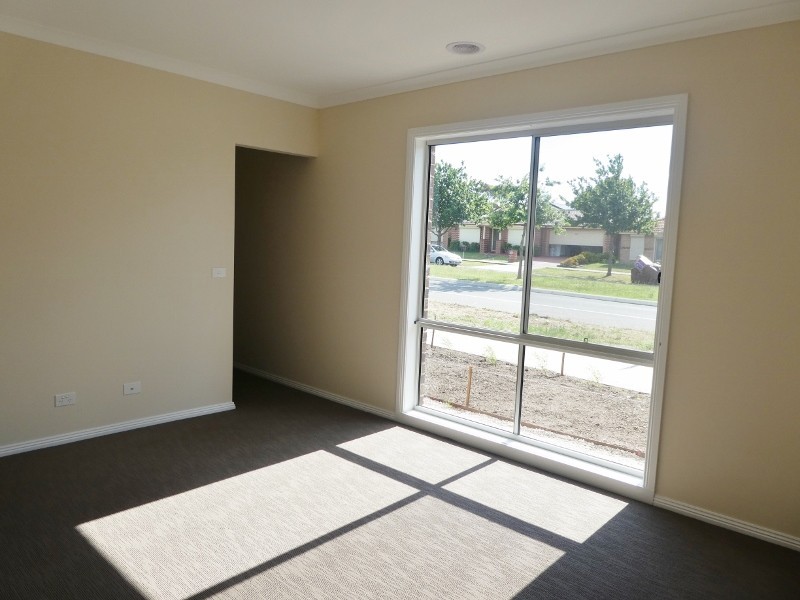 36 Broad Oak Drive, Cranbourne East VIC 3977