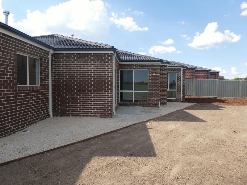 36 Broad Oak Drive, Cranbourne East VIC 3977