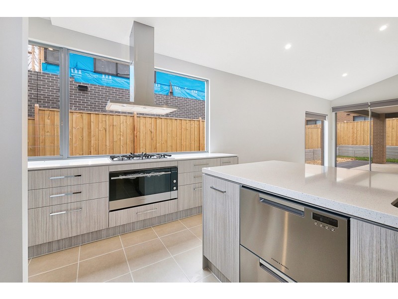 27 Rosanove Street, Clyde North VIC 3978