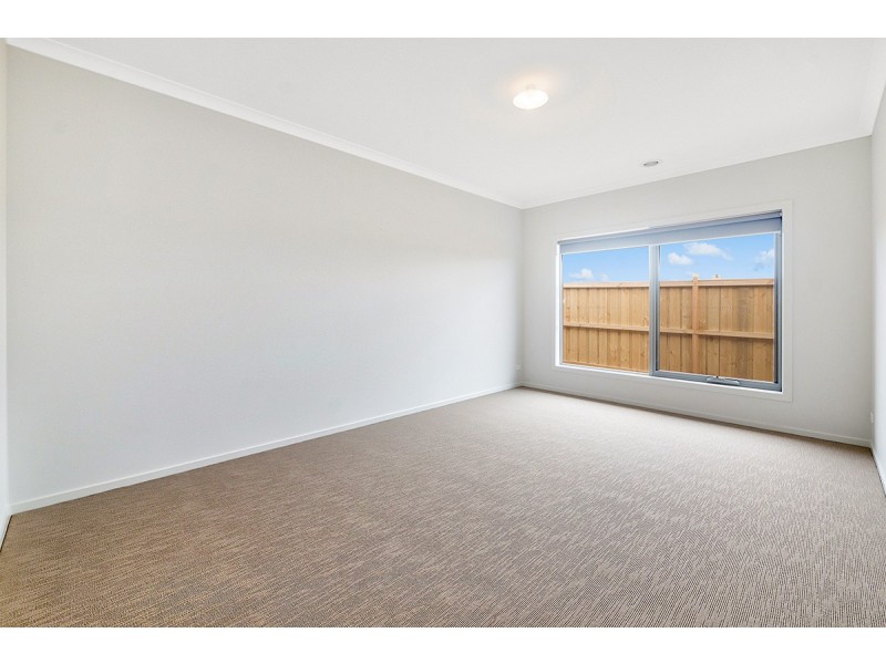 27 Rosanove Street, Clyde North VIC 3978