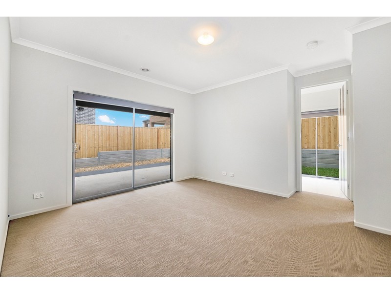 27 Rosanove Street, Clyde North VIC 3978