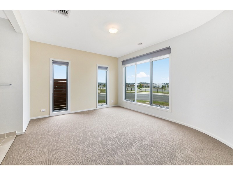 27 Rosanove Street, Clyde North VIC 3978