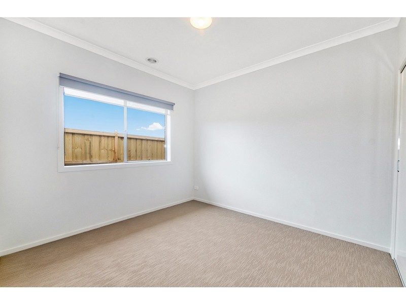 27 Rosanove Street, Clyde North VIC 3978