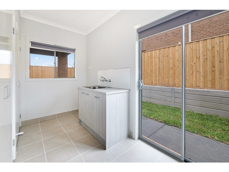 27 Rosanove Street, Clyde North VIC 3978