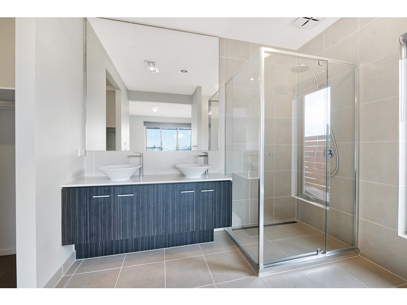 27 Rosanove Street, Clyde North VIC 3978