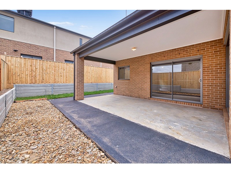 27 Rosanove Street, Clyde North VIC 3978