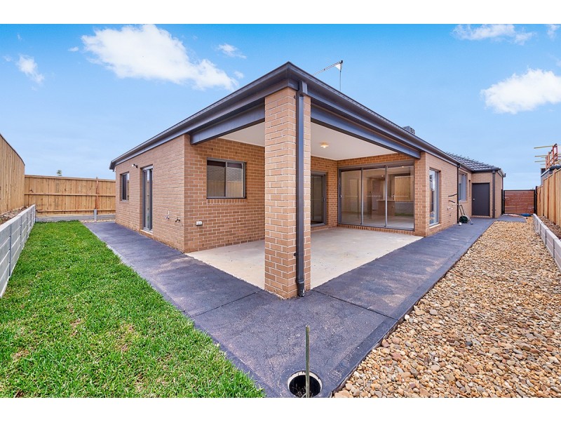27 Rosanove Street, Clyde North VIC 3978