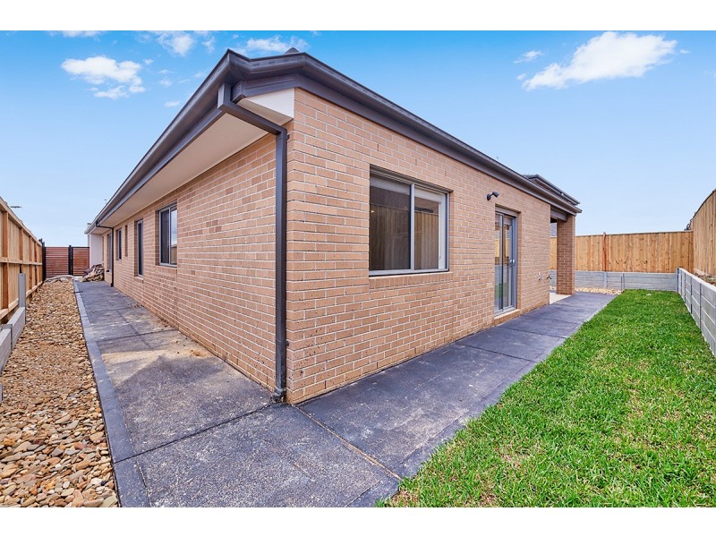27 Rosanove Street, Clyde North VIC 3978