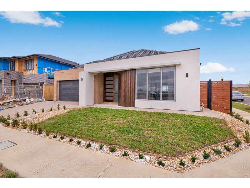 27 Rosanove Street, Clyde North VIC 3978