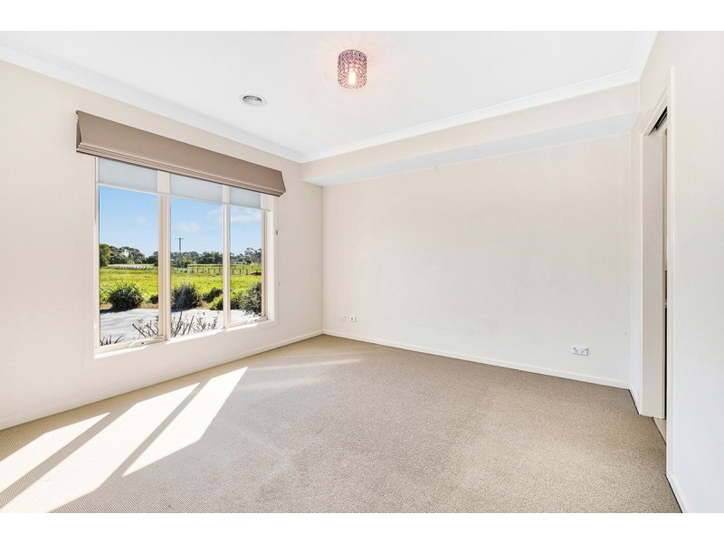 16 Shorey Place, Cranbourne West VIC 3977