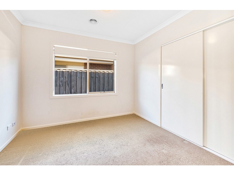 16 Shorey Place, Cranbourne West VIC 3977