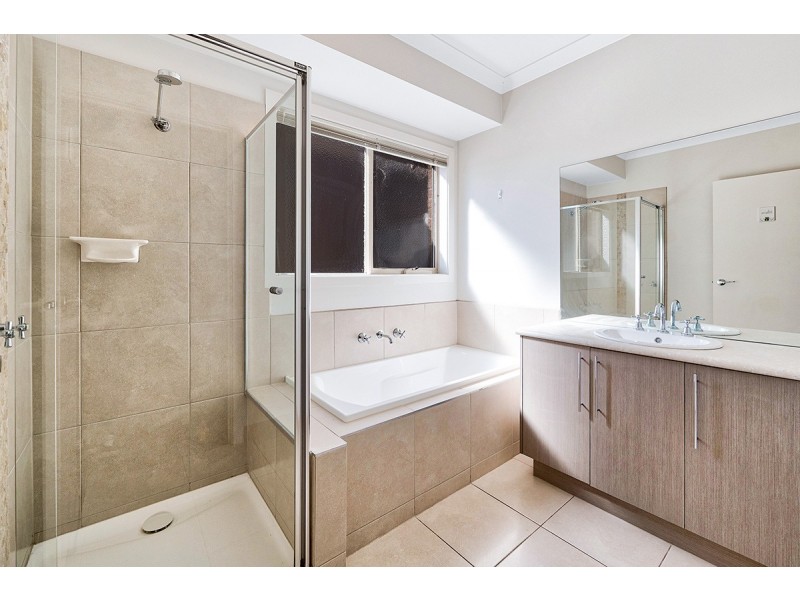 16 Shorey Place, Cranbourne West VIC 3977