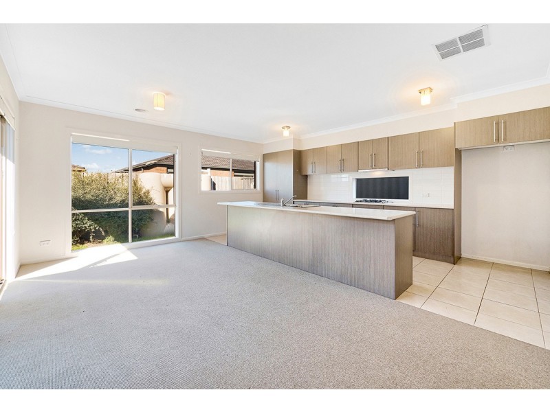 16 Shorey Place, Cranbourne West VIC 3977