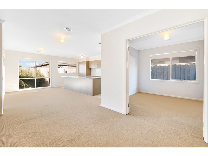 16 Shorey Place, Cranbourne West VIC 3977