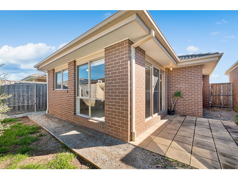 16 Shorey Place, Cranbourne West VIC 3977