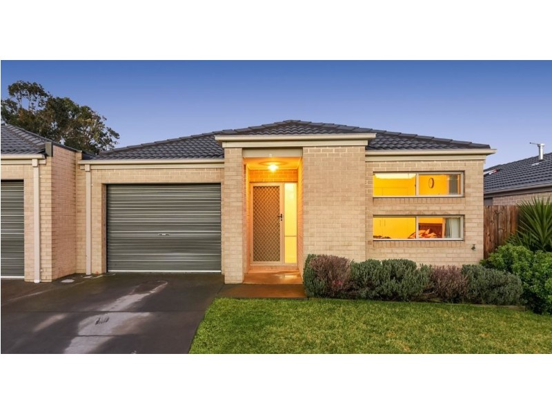 8/30 Sir Thomas Drive, Pakenham VIC 3810