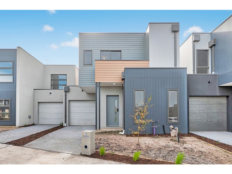 15B Lanthorn Crescent, Cranbourne East VIC 3977