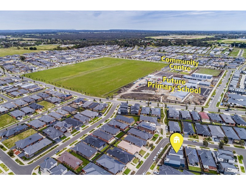 15B Lanthorn Crescent, Cranbourne East VIC 3977