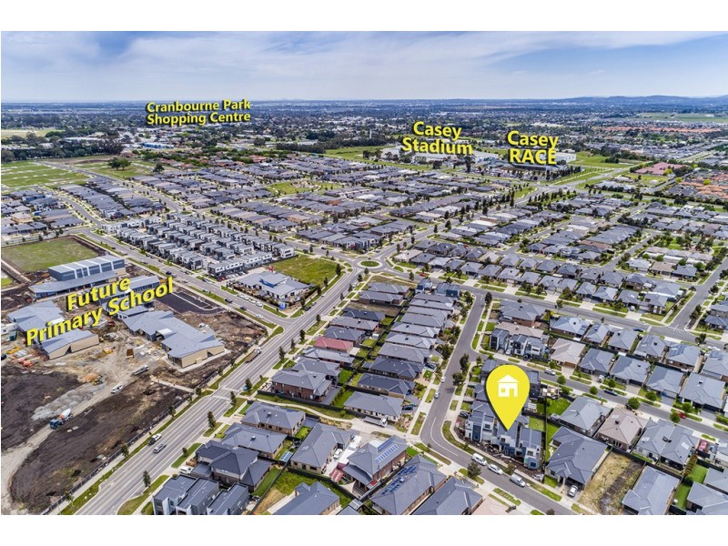 15B Lanthorn Crescent, Cranbourne East VIC 3977