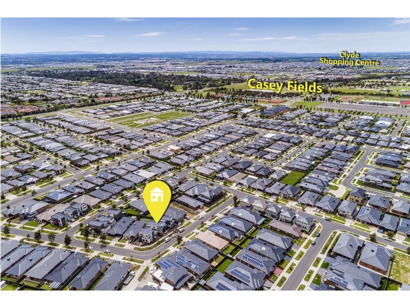 15B Lanthorn Crescent, Cranbourne East VIC 3977