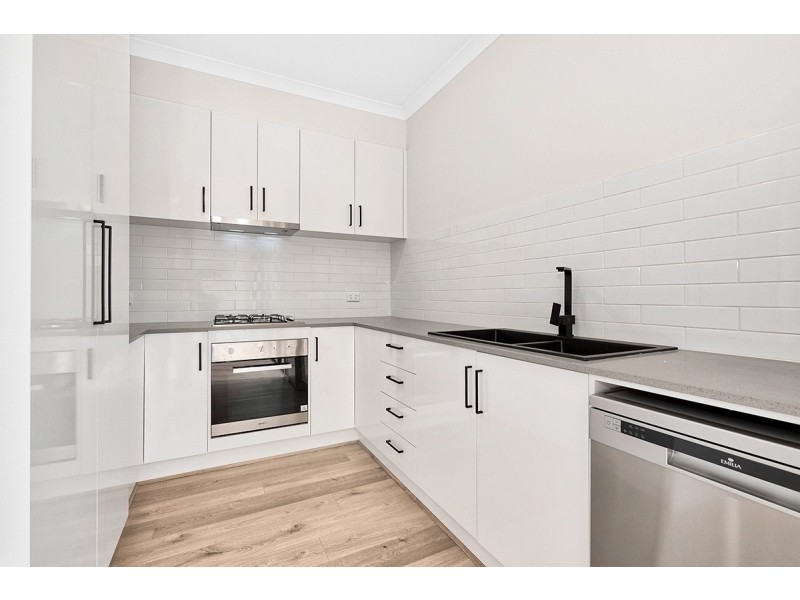 15B Lanthorn Crescent, Cranbourne East VIC 3977