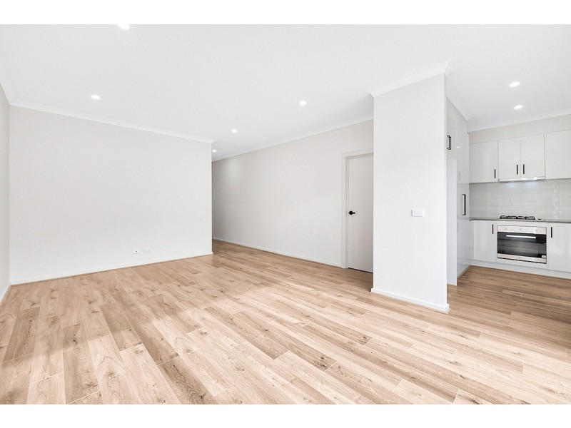 15B Lanthorn Crescent, Cranbourne East VIC 3977