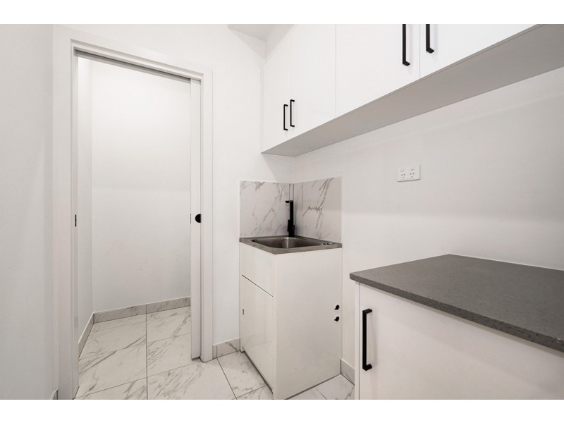 15B Lanthorn Crescent, Cranbourne East VIC 3977