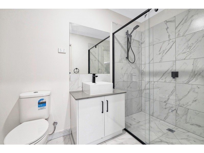 15B Lanthorn Crescent, Cranbourne East VIC 3977