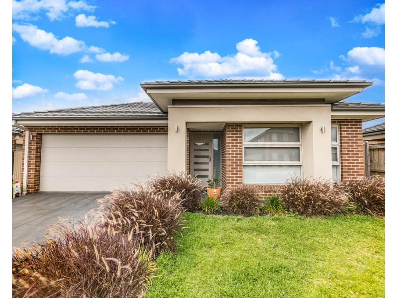 4 Goodison Road, Clyde North VIC 3978