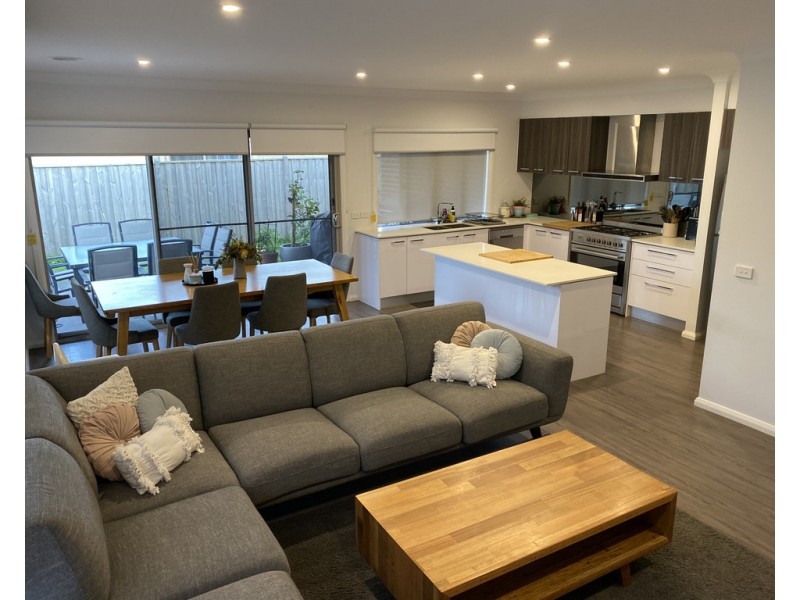 4 Goodison Road, Clyde North VIC 3978