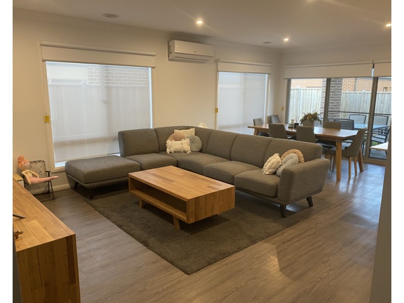 4 Goodison Road, Clyde North VIC 3978