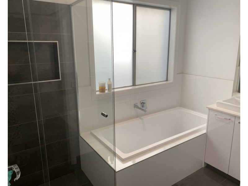 4 Goodison Road, Clyde North VIC 3978