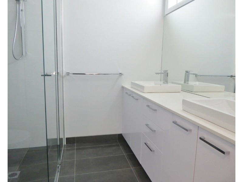 4 Goodison Road, Clyde North VIC 3978