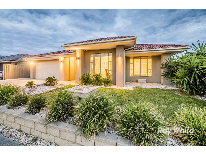 29 Bowyer Avenue, Cranbourne East VIC 3977