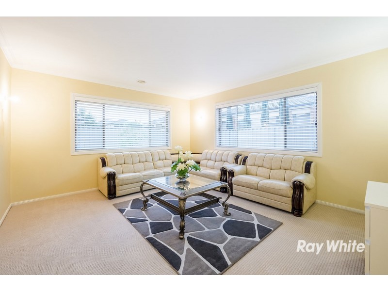 29 Bowyer Avenue, Cranbourne East VIC 3977