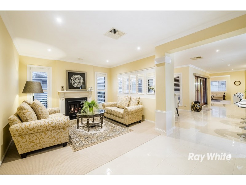 29 Bowyer Avenue, Cranbourne East VIC 3977