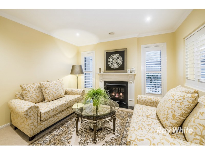 29 Bowyer Avenue, Cranbourne East VIC 3977