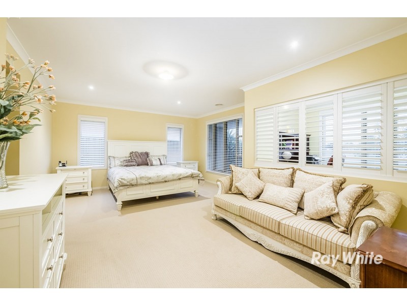 29 Bowyer Avenue, Cranbourne East VIC 3977