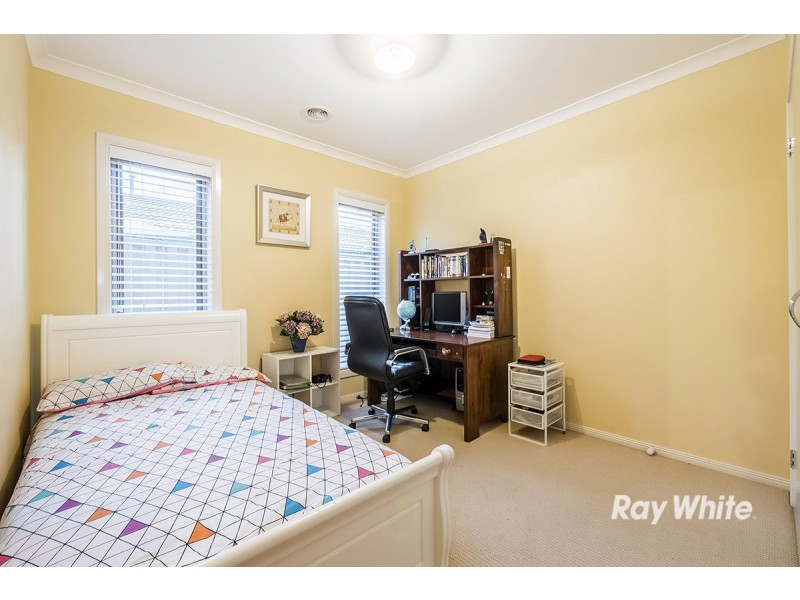 29 Bowyer Avenue, Cranbourne East VIC 3977