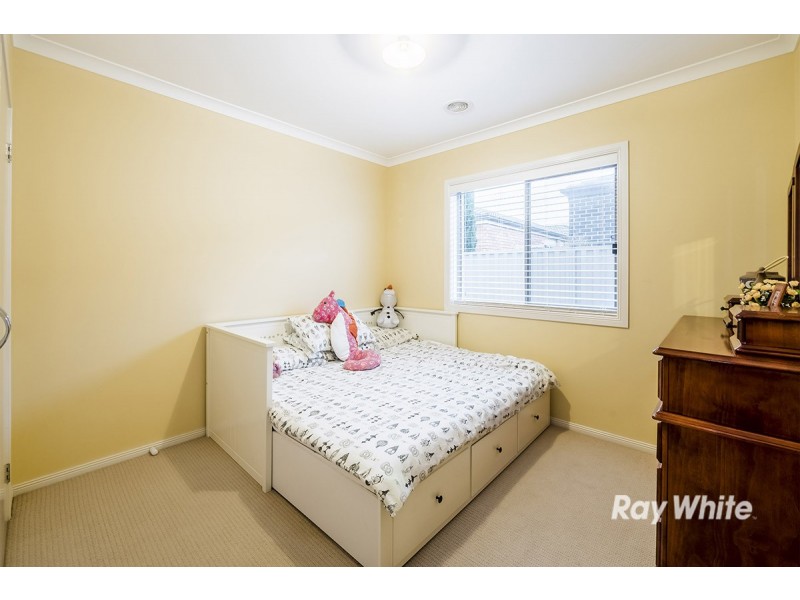 29 Bowyer Avenue, Cranbourne East VIC 3977