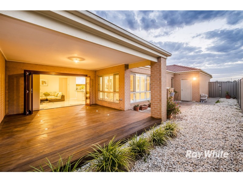 29 Bowyer Avenue, Cranbourne East VIC 3977