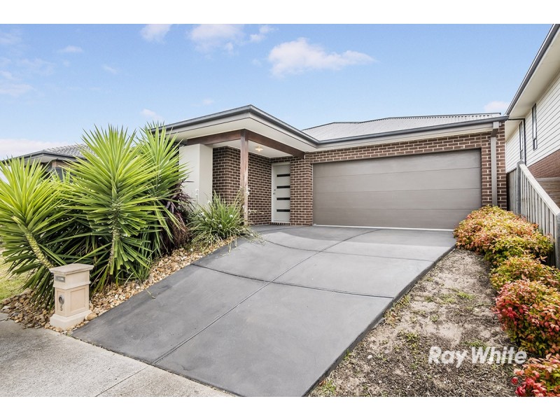 5 Maeve Circuit, Clyde North VIC 3978