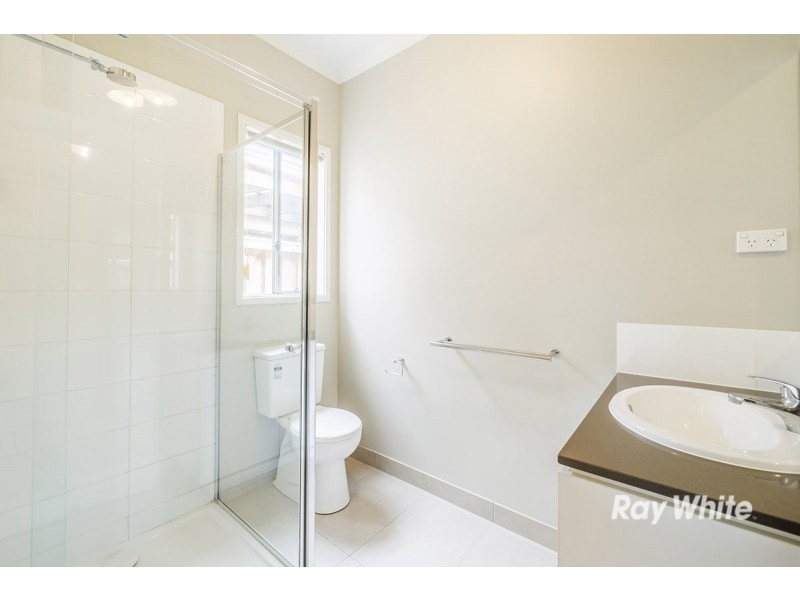 5 Maeve Circuit, Clyde North VIC 3978