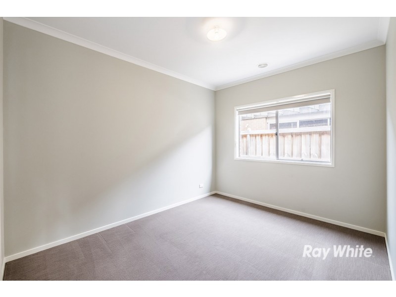 5 Maeve Circuit, Clyde North VIC 3978